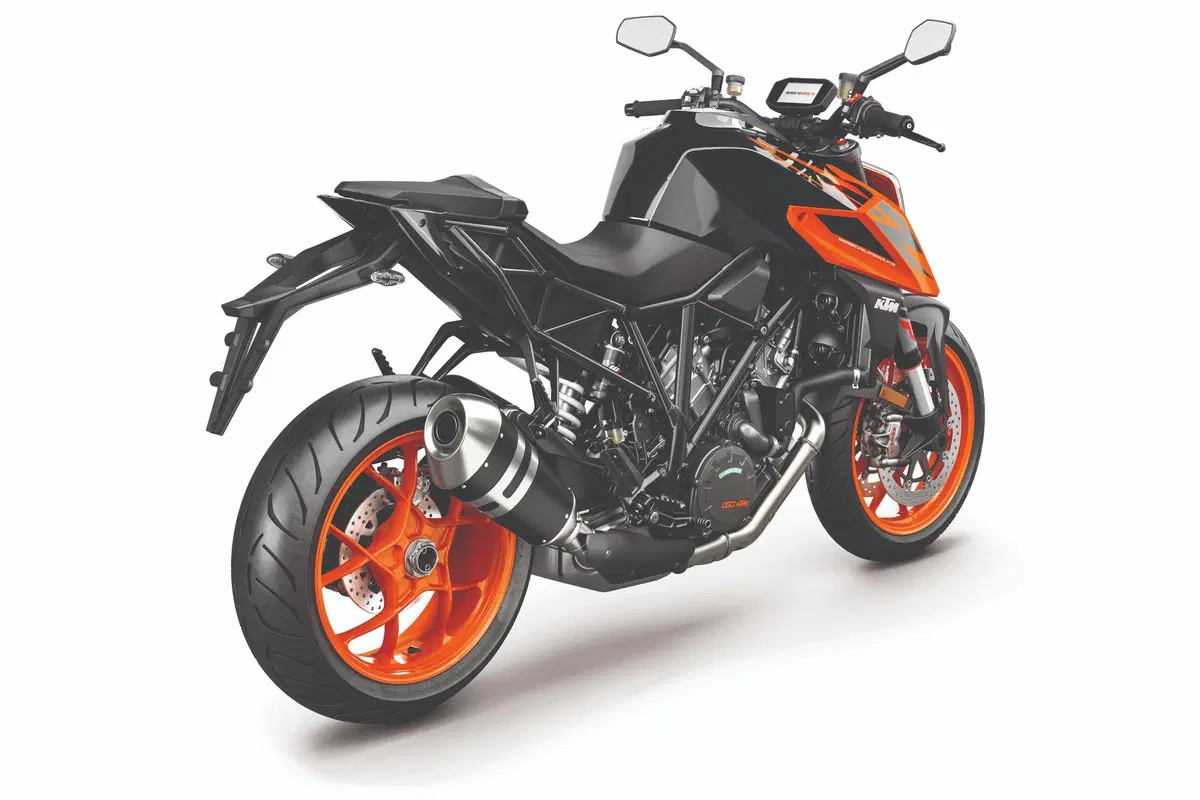 KTM 1290 Super Duke GT e 1290 Super Duke R 2019 presentate a Intermot (4)