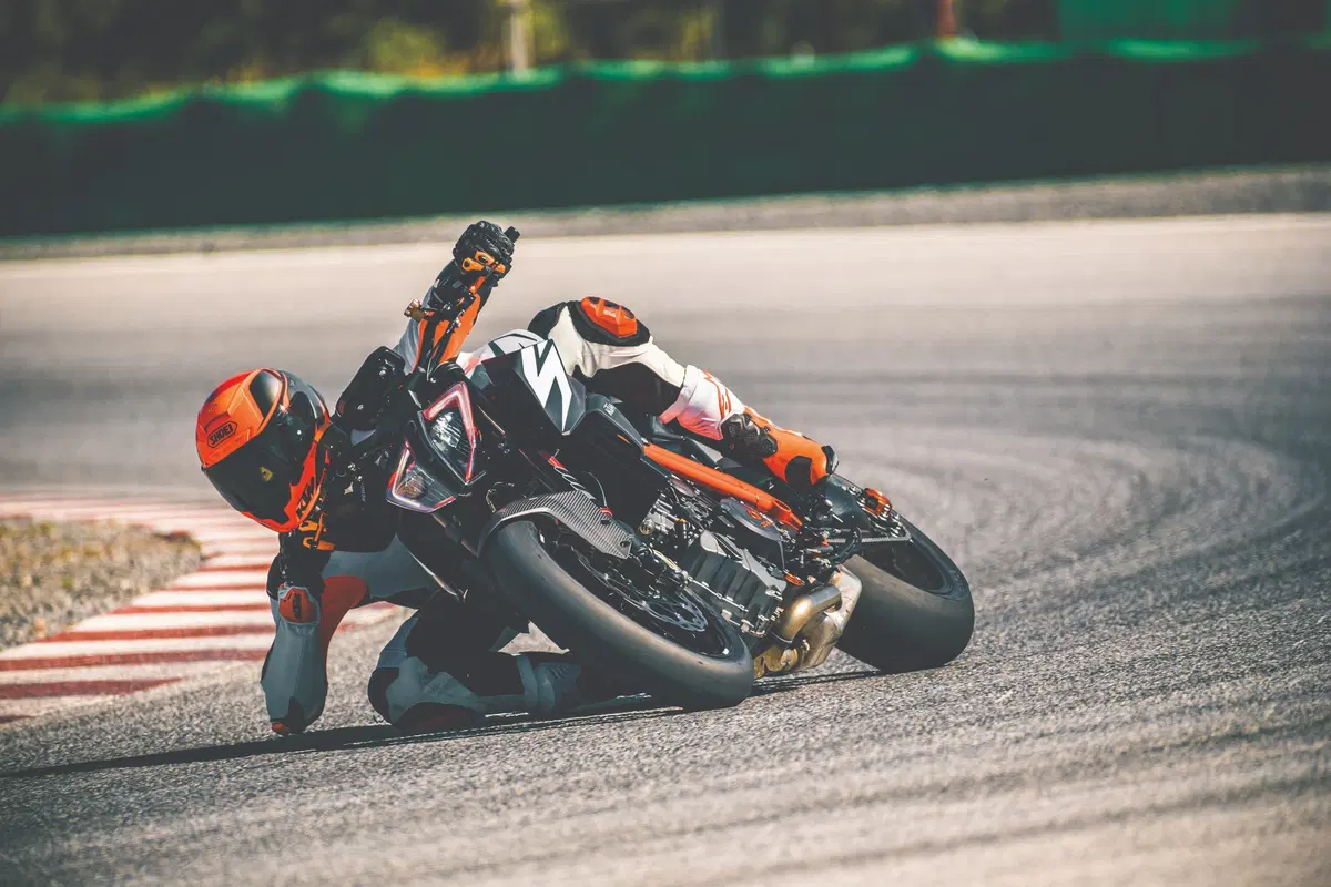 KTM 1290 Super Duke GT e 1290 Super Duke R 2019 presentate a Intermot