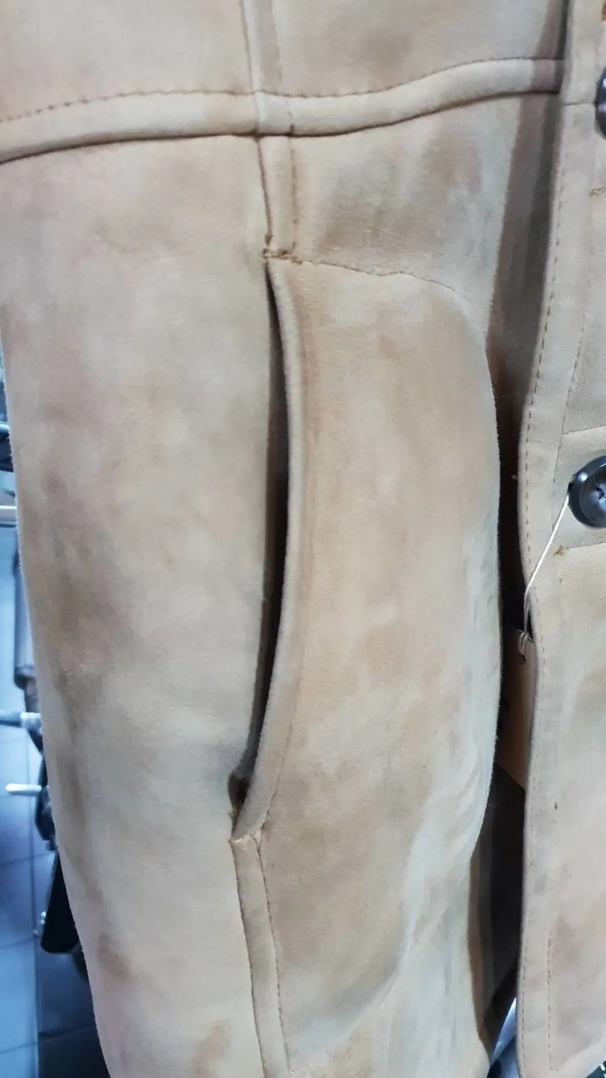 Montone con 6 bottoni beige Artigianale (3)