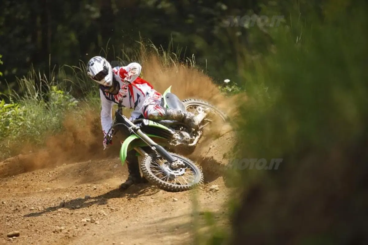 Kawasaki KX 250 F  (4)