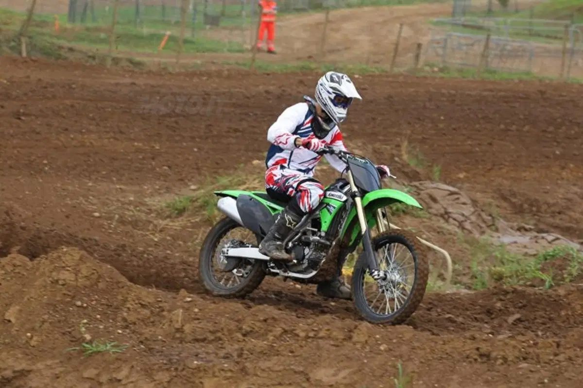 Kawasaki KX 250 F  (7)