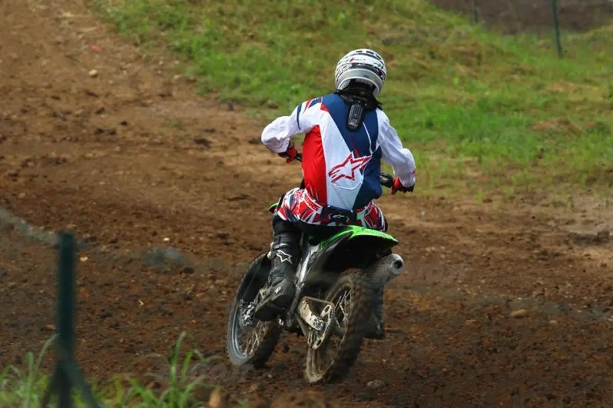Kawasaki KX 250 F  (8)