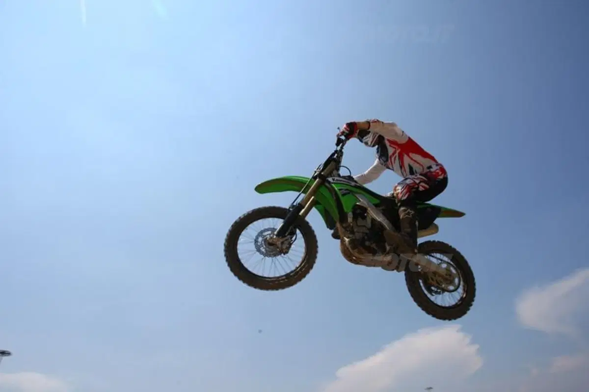 Kawasaki KX 250 F  (14)