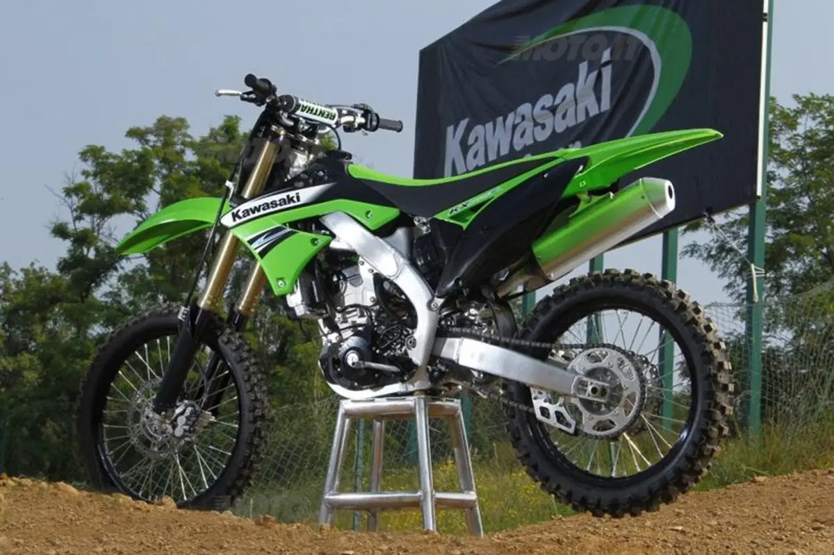 Kawasaki KX 250 F  (21)