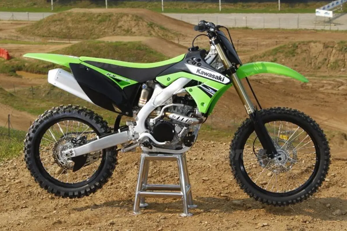 Kawasaki KX 250 F  (22)