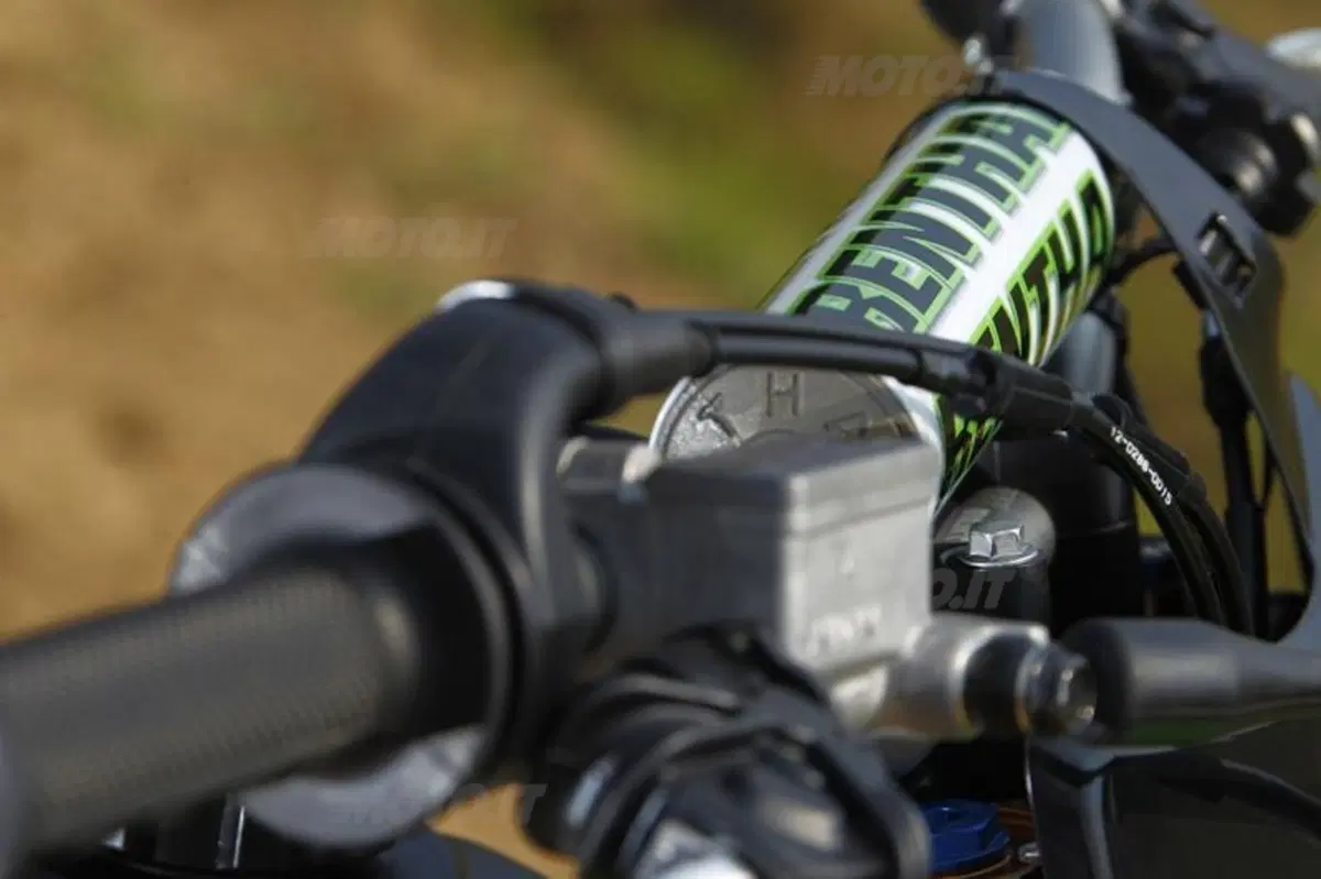 Kawasaki KX 250 F  (25)