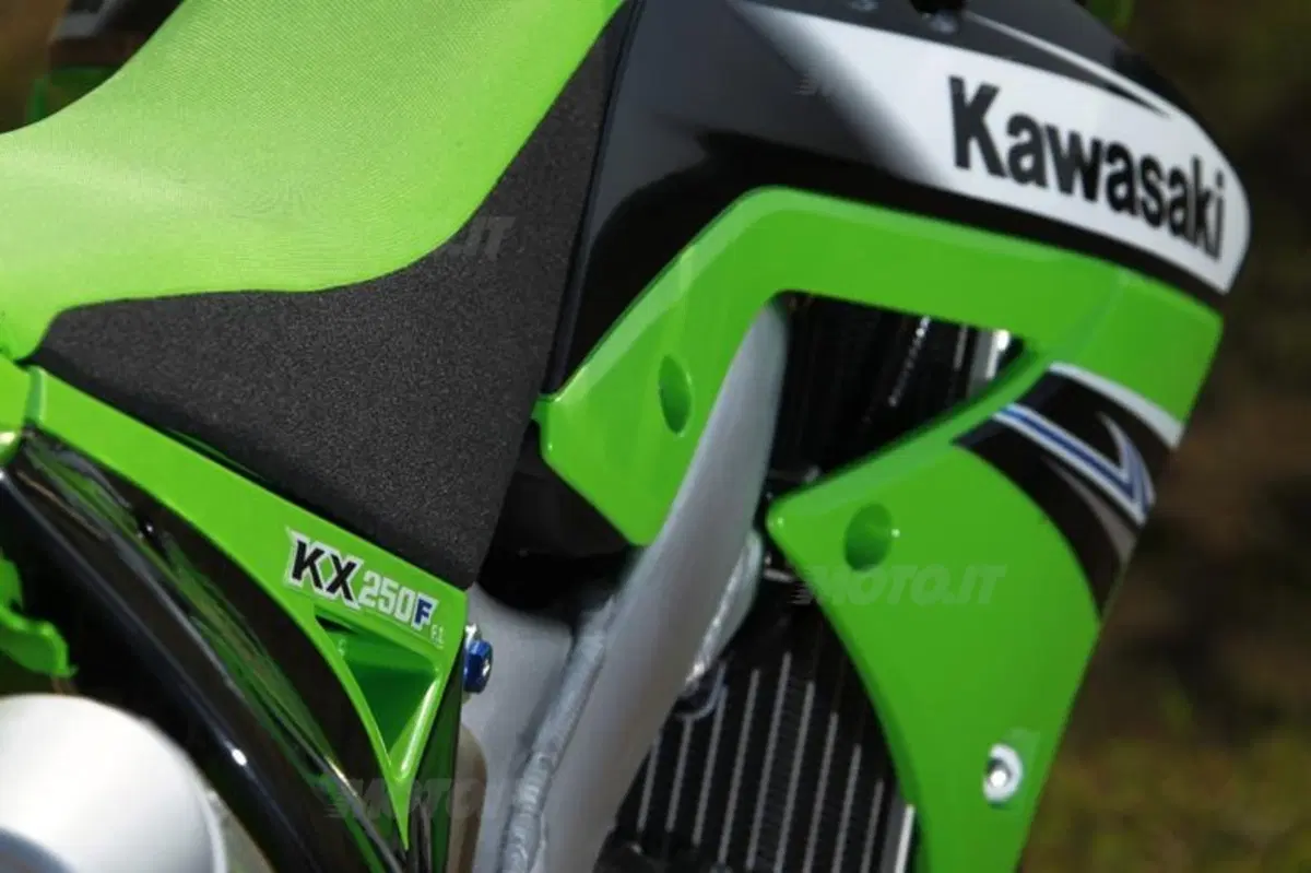 Kawasaki KX 250 F  (26)