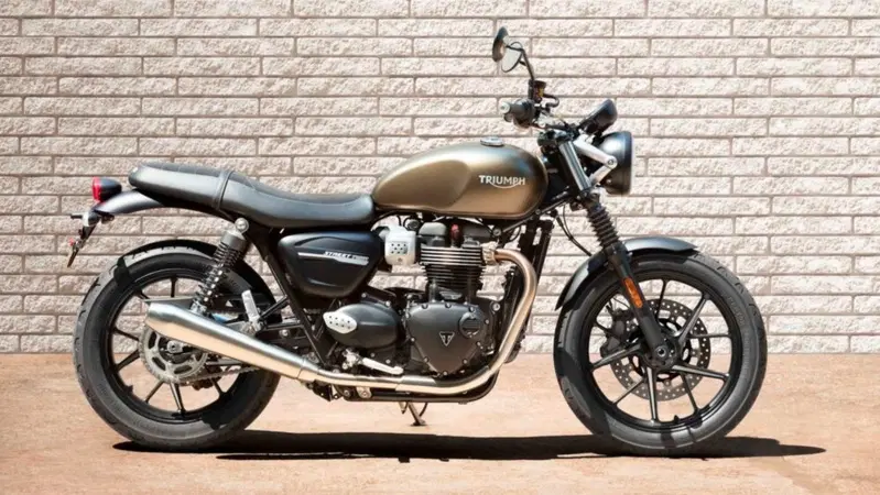 Triumph Bonneville Street Twin 2019 a Intermot 2018. Video foto e dati