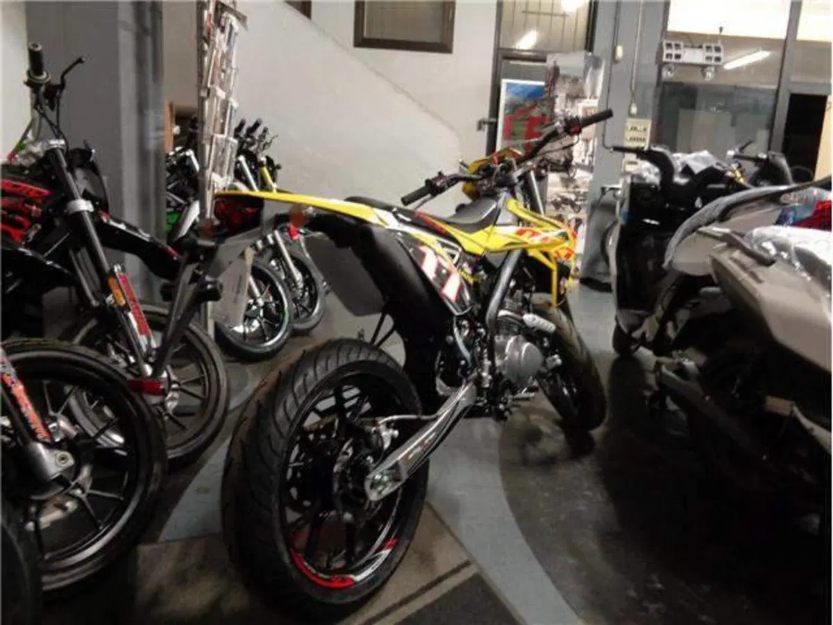 Rieju Marathon 125 Motard A.C. (2017 - 20) (4)