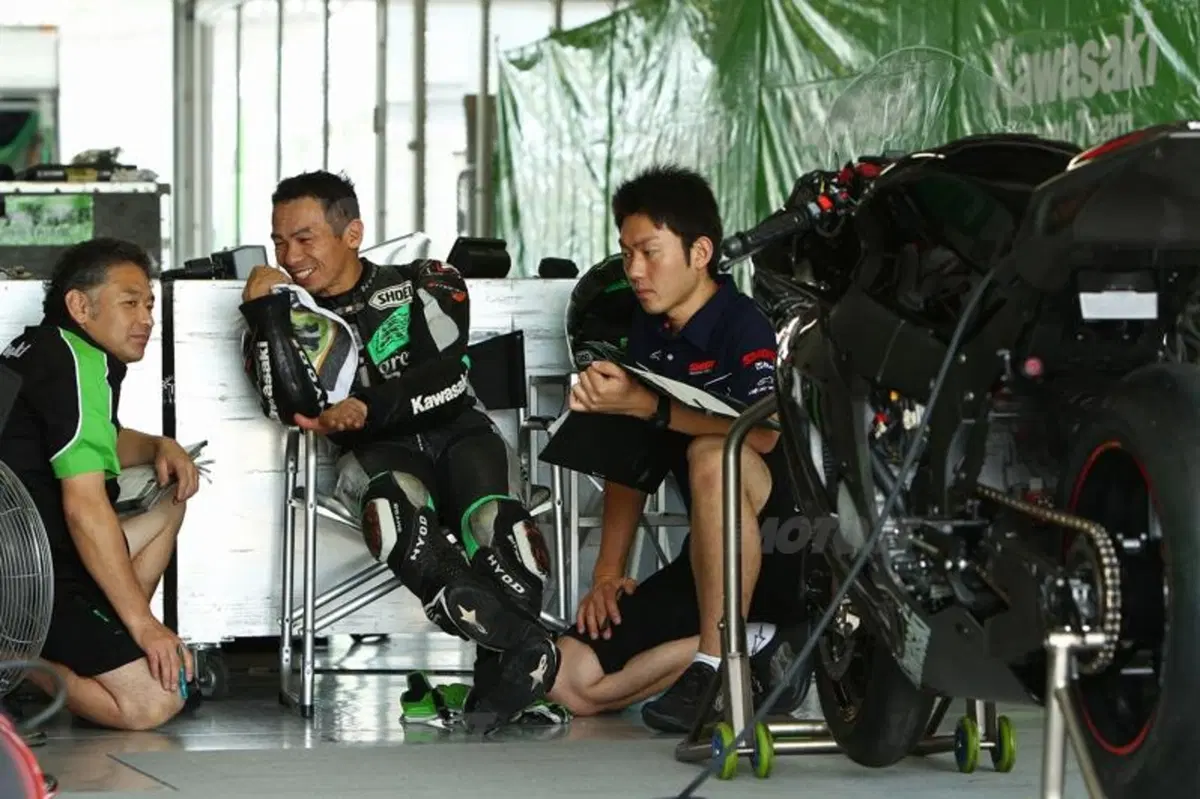 Kawasaki Ninja ZX-10R 2011. Due giorni di test in pista (2)