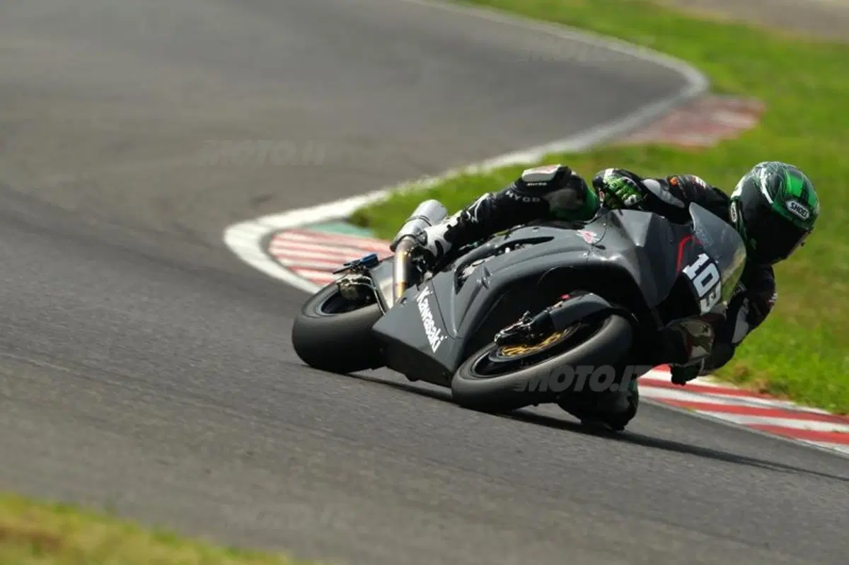 Kawasaki Ninja ZX-10R 2011. Due giorni di test in pista (5)