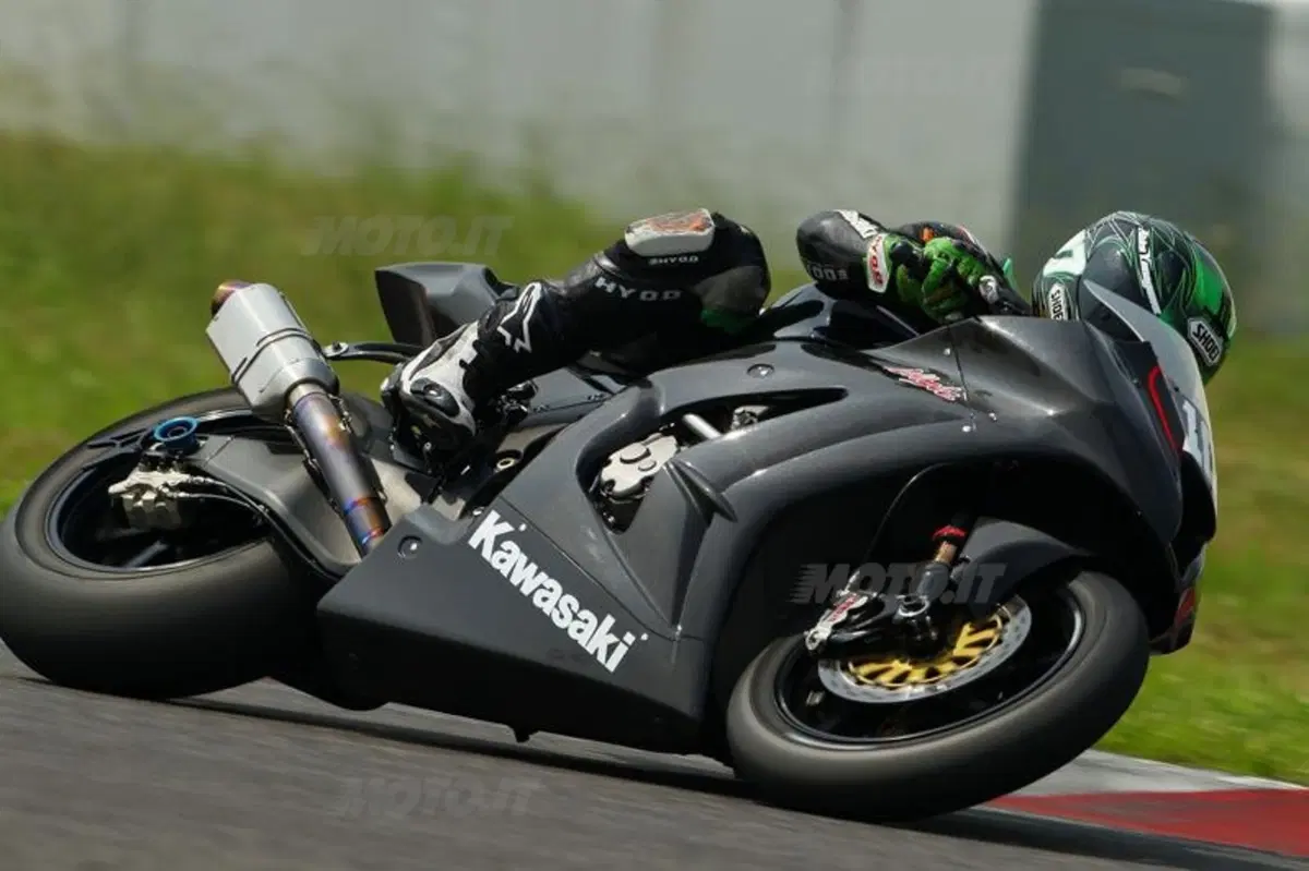Kawasaki Ninja ZX-10R 2011. Due giorni di test in pista (6)