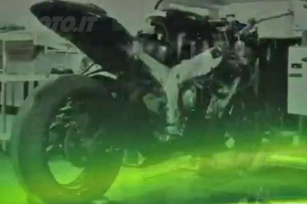 Kawasaki Ninja ZX-10R 2011. Due giorni di test in pista (15)