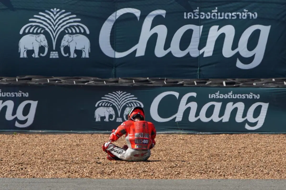 MotoGP 2018. Lorenzo: 'Caduto per un problema tecnico' (3)