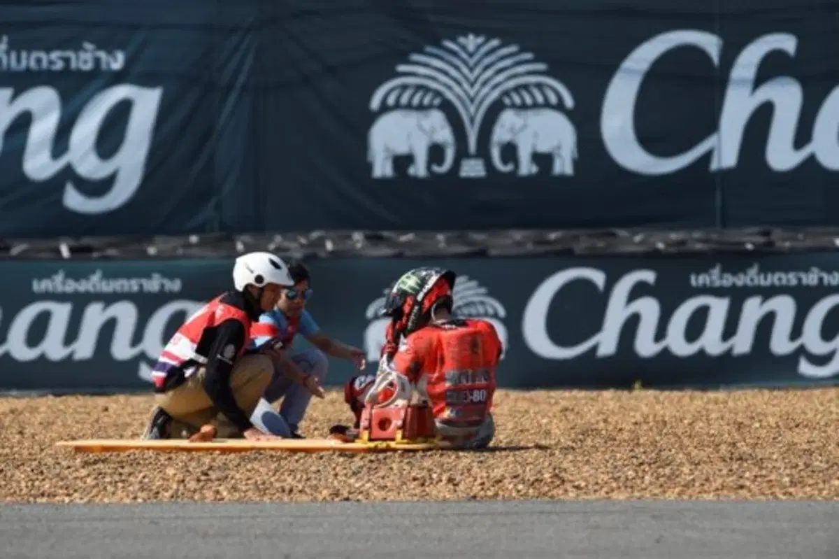 MotoGP 2018. Lorenzo: 'Caduto per un problema tecnico' (7)