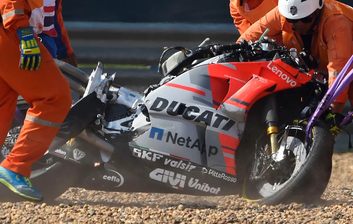 MotoGP 2018. Lorenzo: 'Caduto per un problema tecnico' (10)
