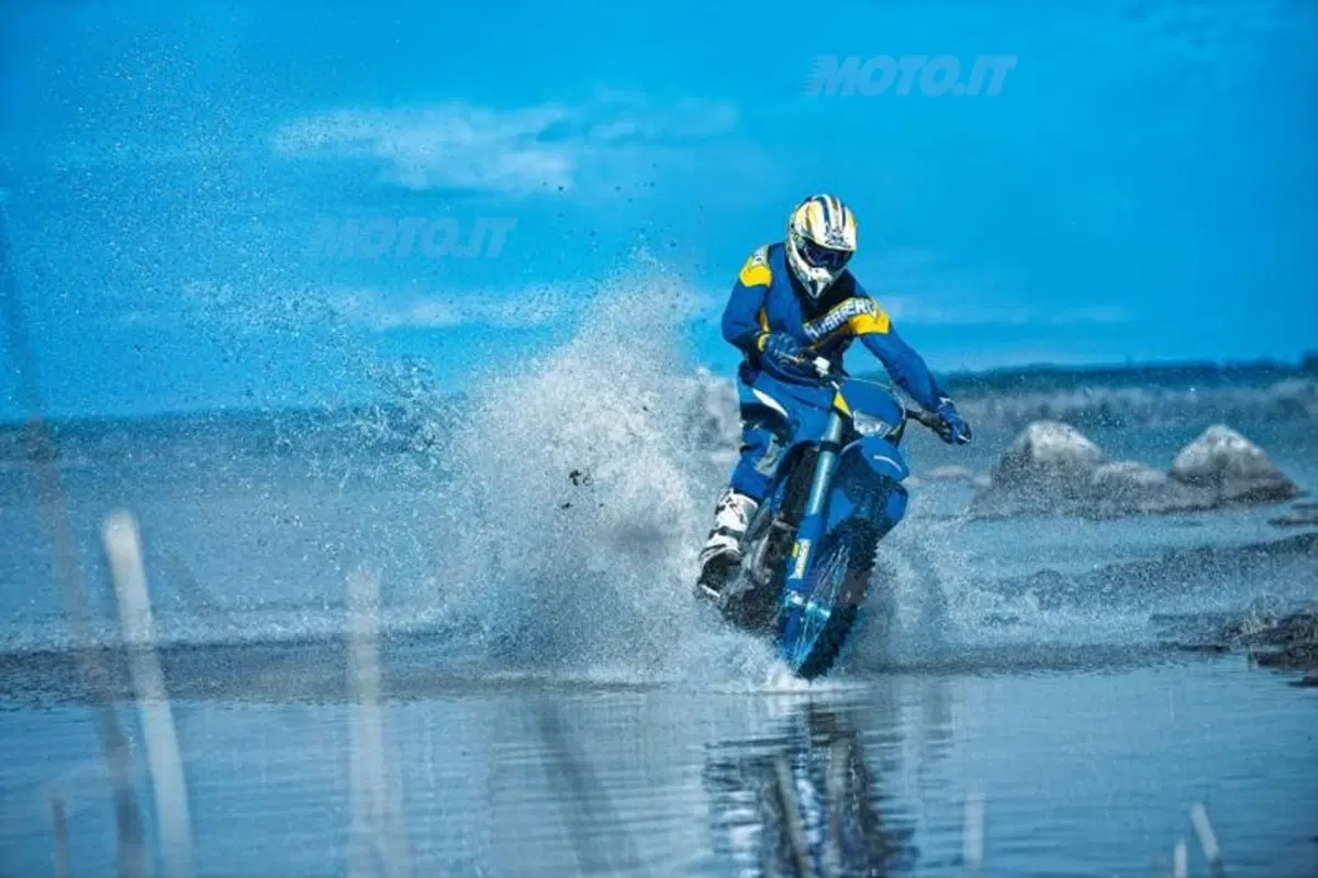 Husaberg TE 250 e 300 2011: arriva il 2 tempi (4)