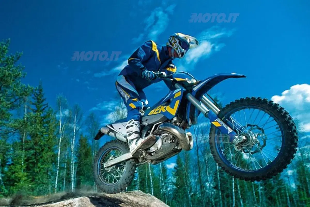 Husaberg TE 250 e 300 2011: arriva il 2 tempi (5)