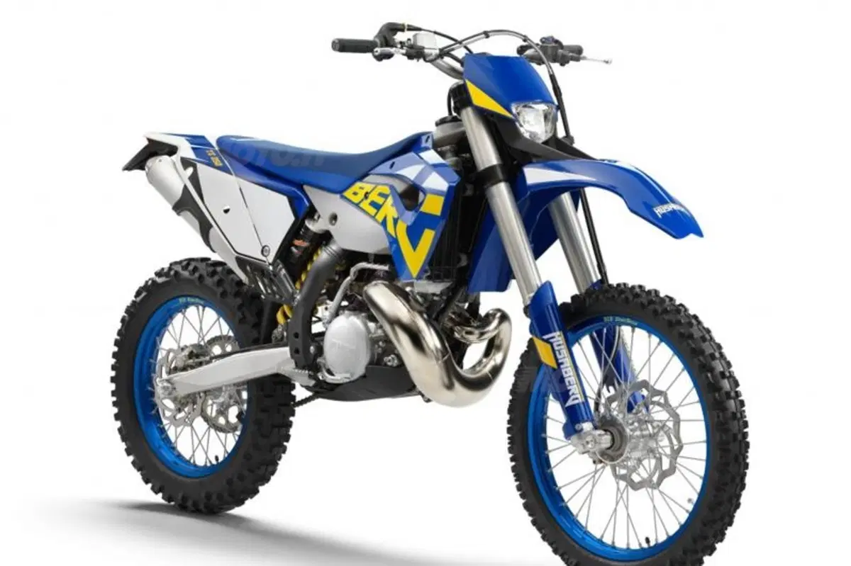 Husaberg TE 250 e 300 2011: arriva il 2 tempi (10)