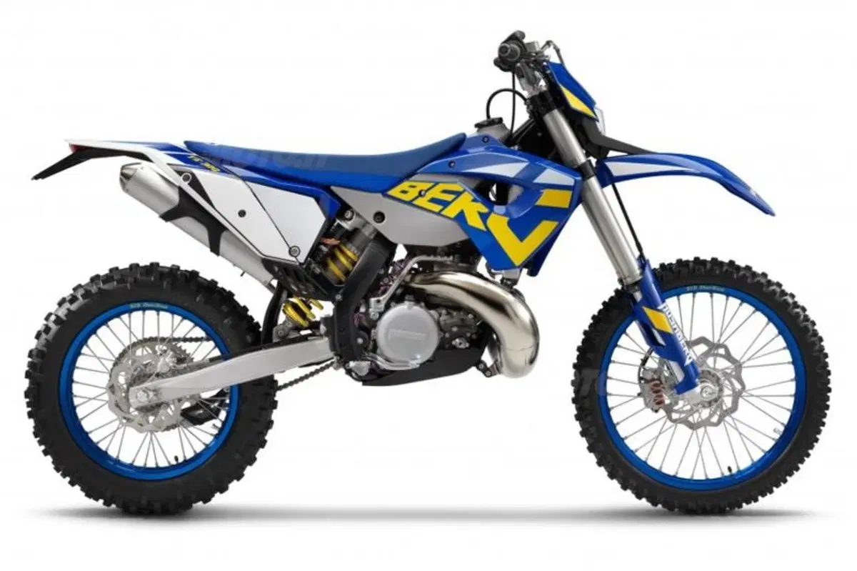 Husaberg TE 250 e 300 2011: arriva il 2 tempi (13)