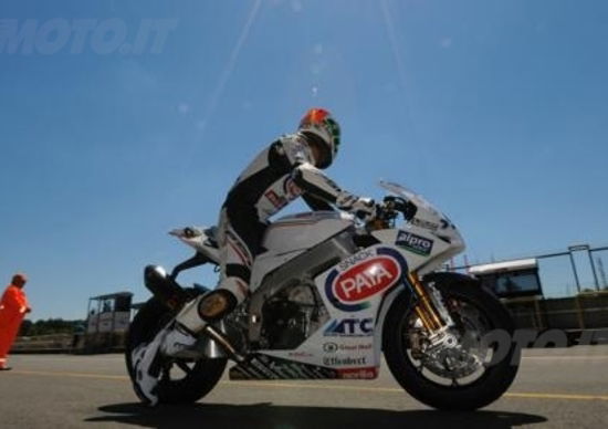 Il Team PATA B&G Racing a Brno con la nuova Aprilia RSV4