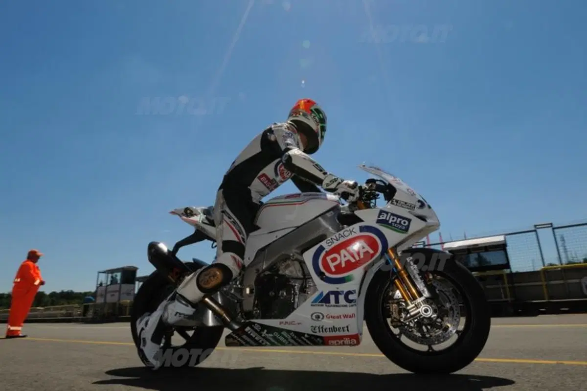 Il Team PATA B&G Racing a Brno con la nuova Aprilia RSV4 (2)
