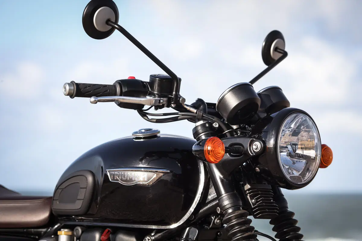 Bonneville T120 Black
