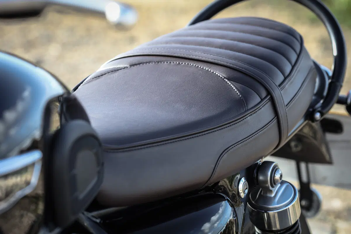Bonneville T120 Black (2)