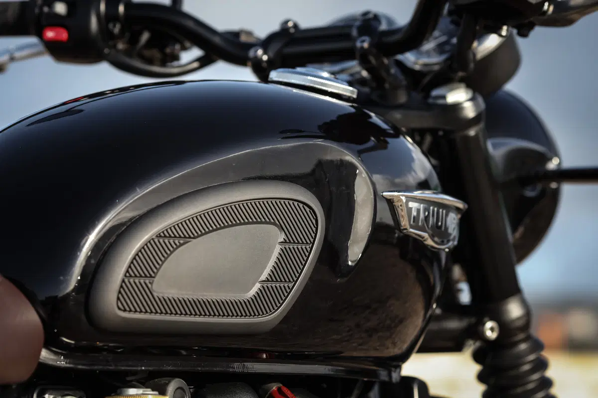 Bonneville T120 Black (3)