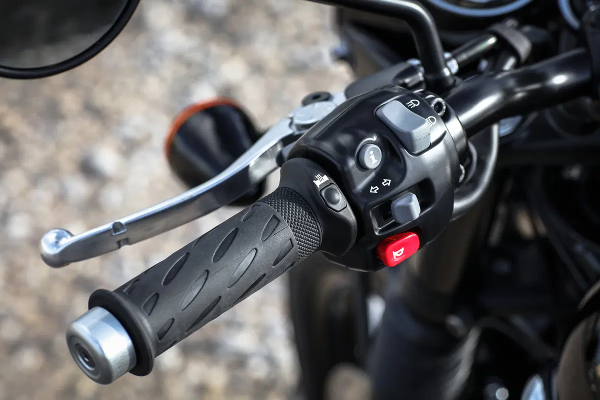 Bonneville T120 Black (6)