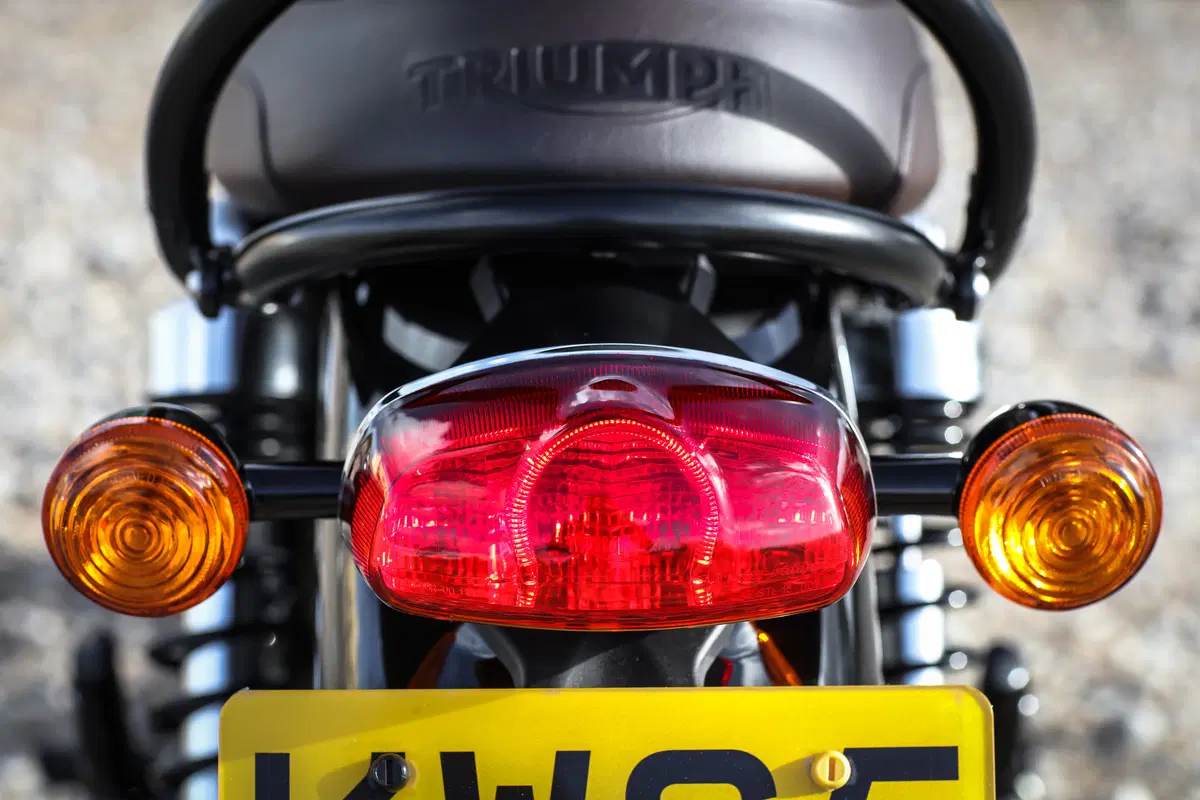Bonneville T120 Black (8)