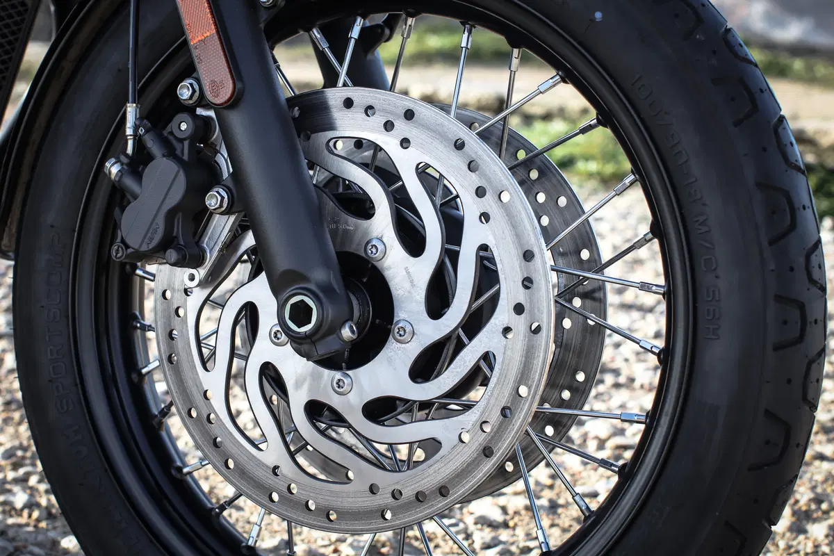 Bonneville T120 Black (2)
