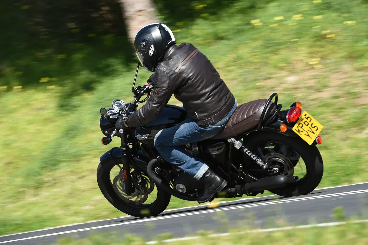 Bonneville T120 Black (5)