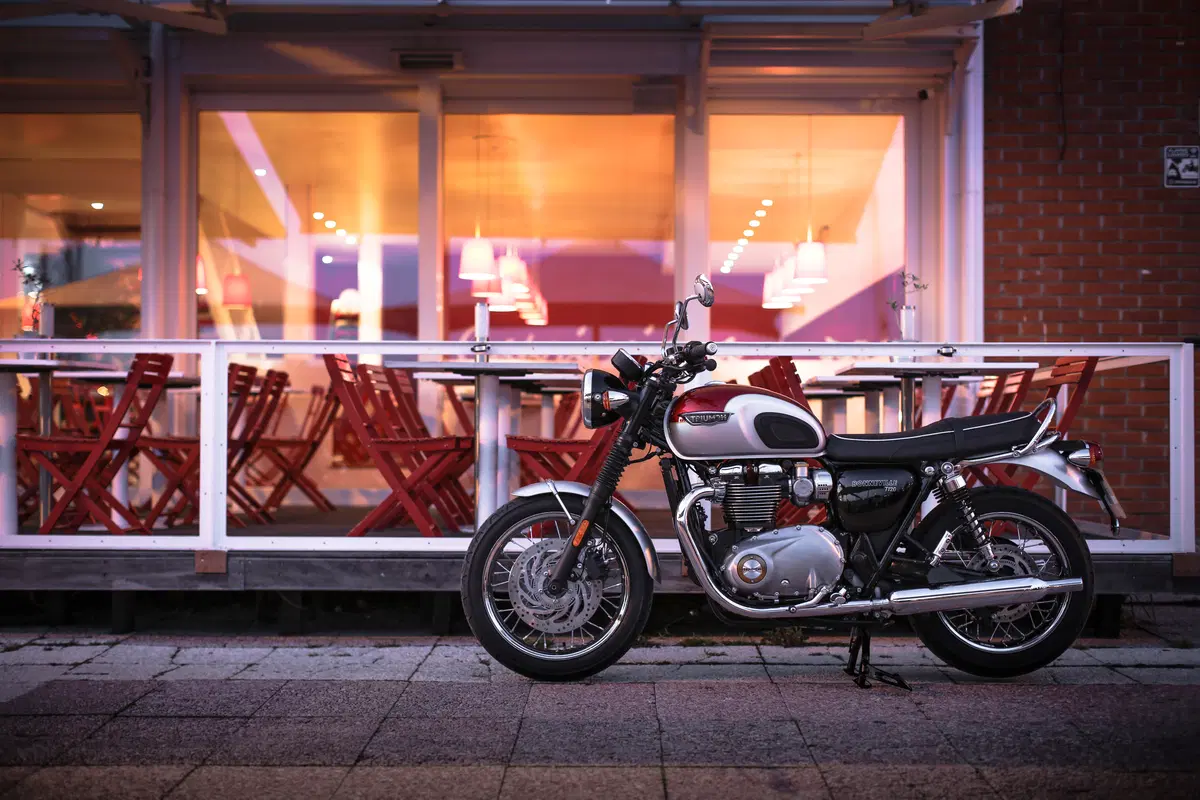 Bonneville T120 Black (10)