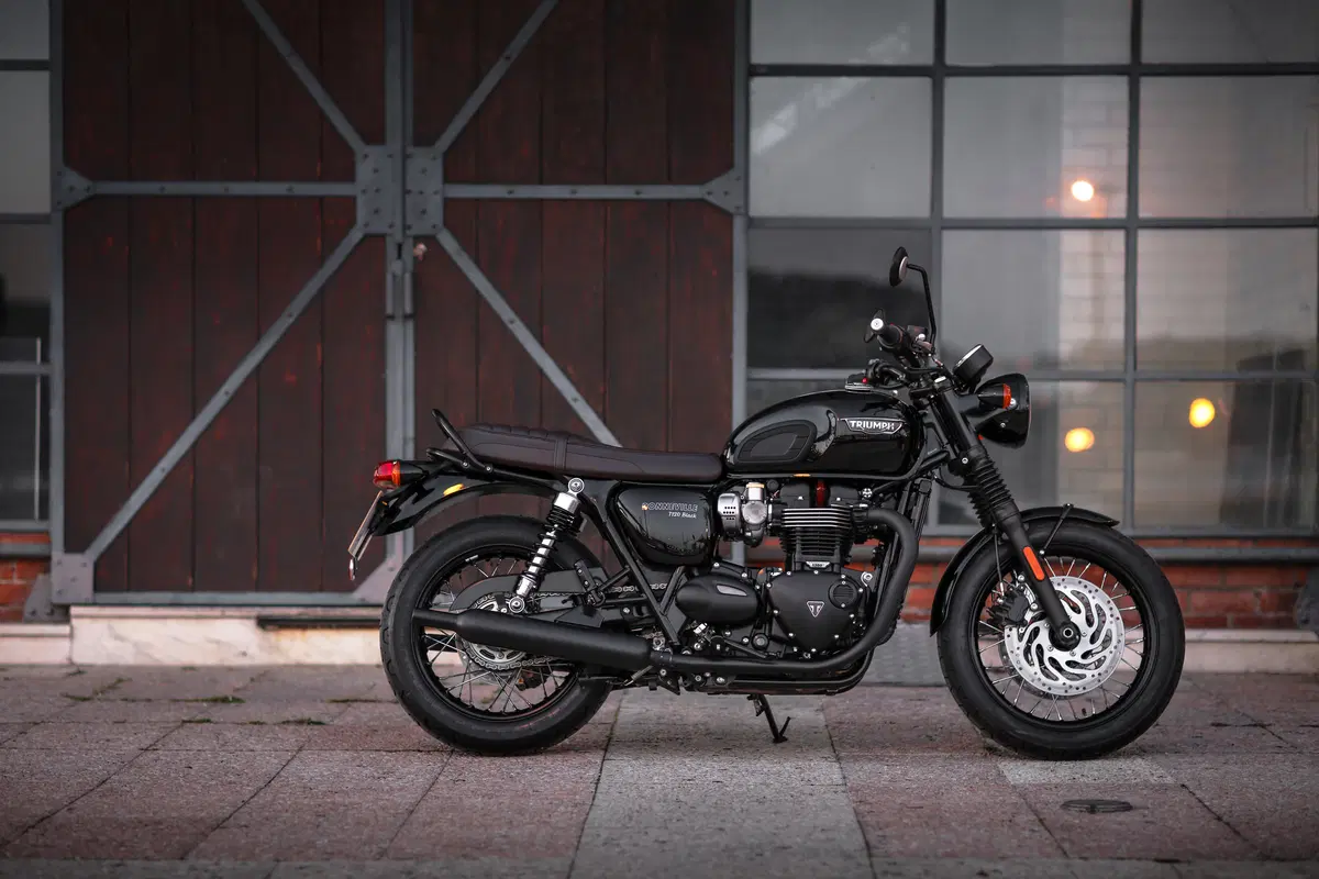 Bonneville T120 Black (11)