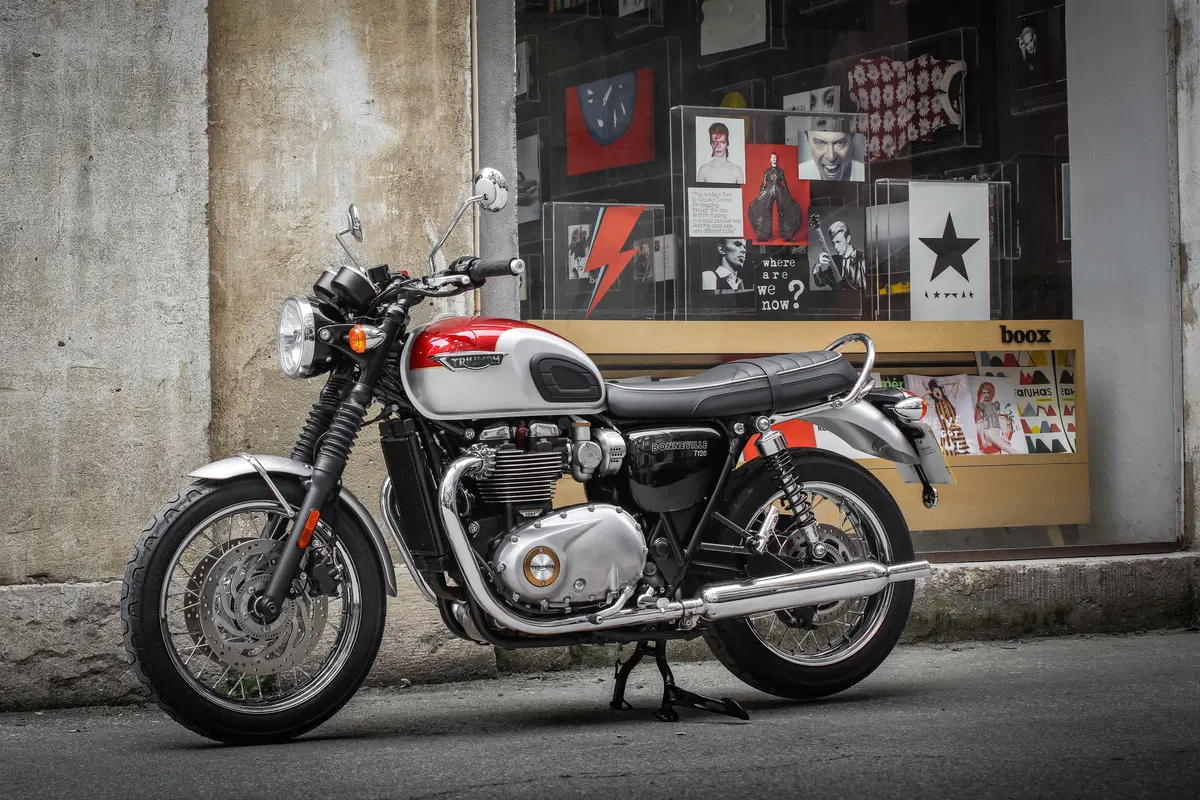 Bonneville T120 Black (12)