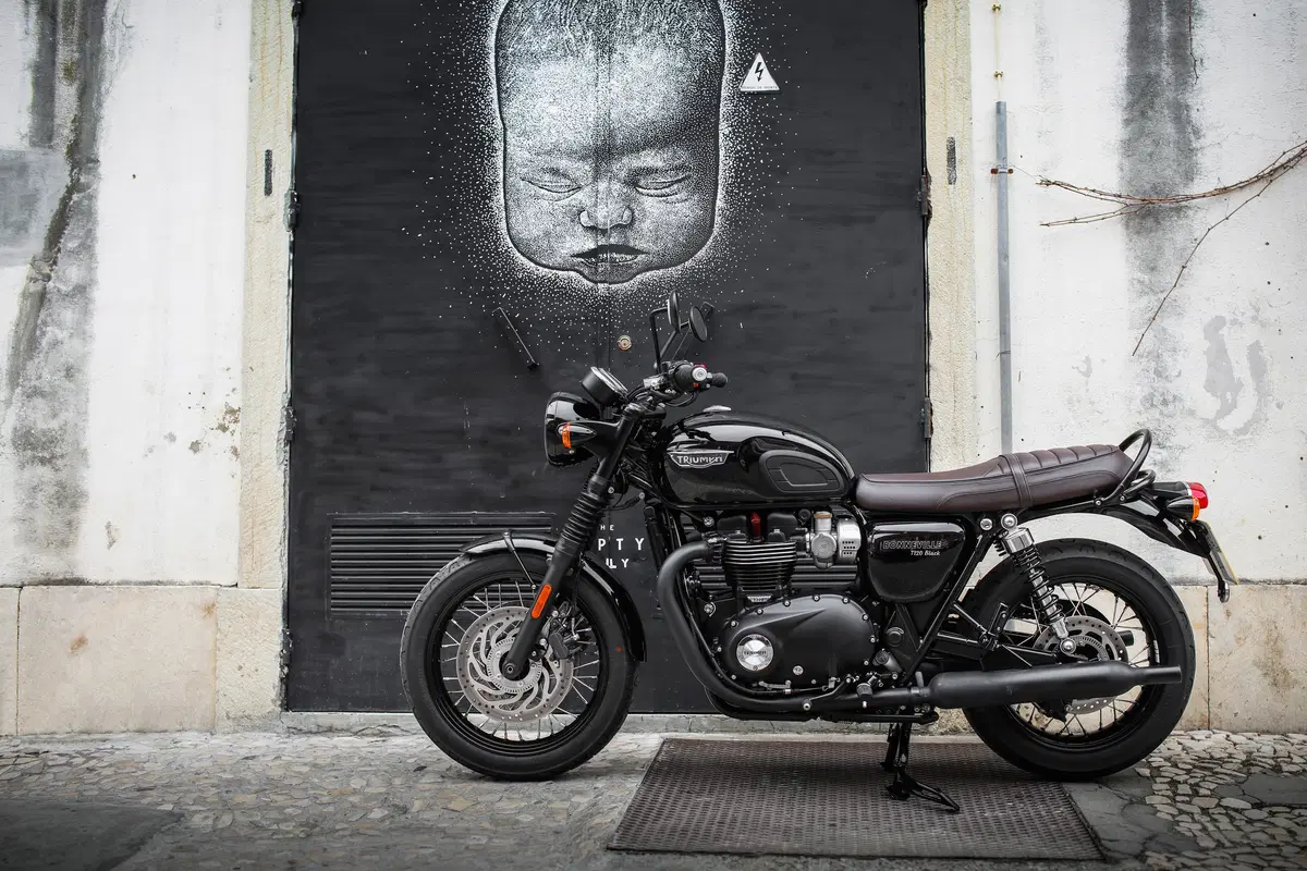 Bonneville T120 Black (14)