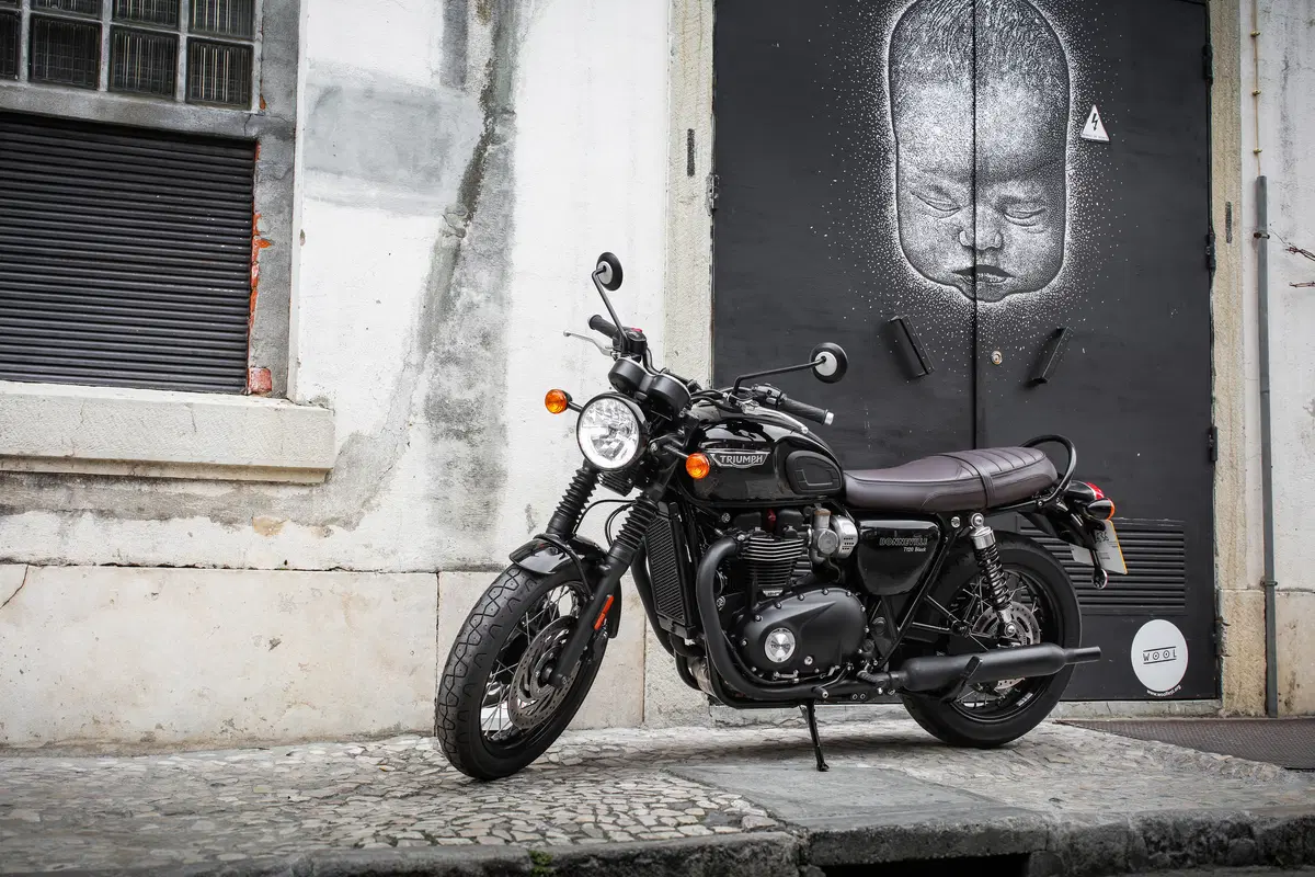 Bonneville T120 Black (15)