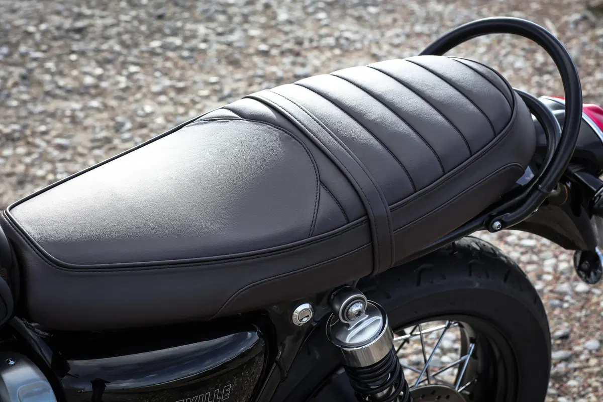 Bonneville T120 Black (25)