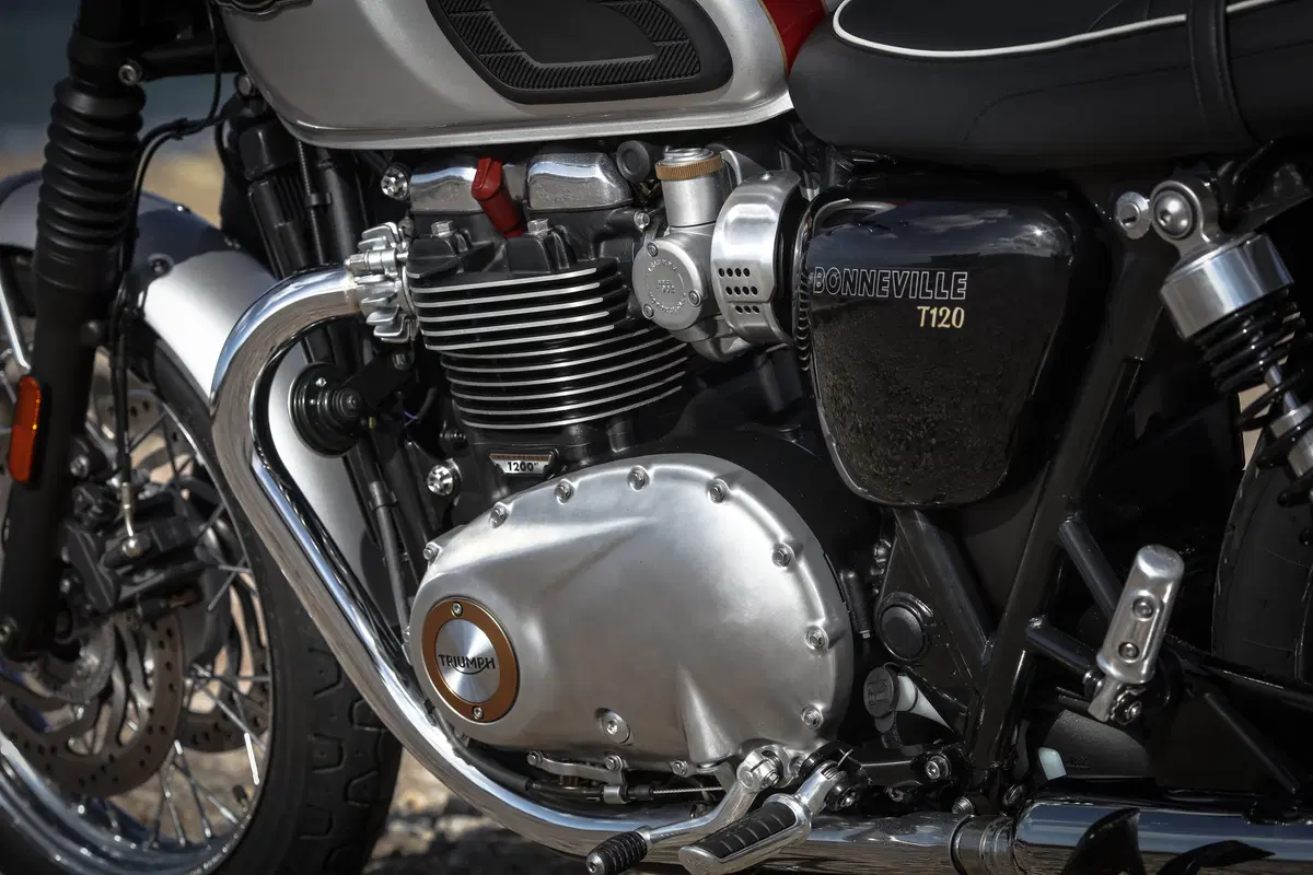 Bonneville T120 Black (30)