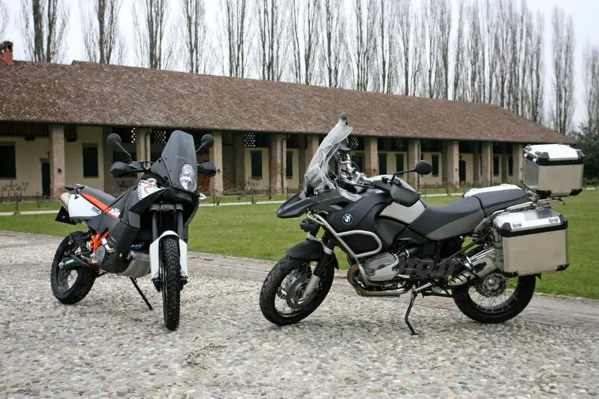 BMW R 1200 GS Adventure vs KTM 990 Adventure R