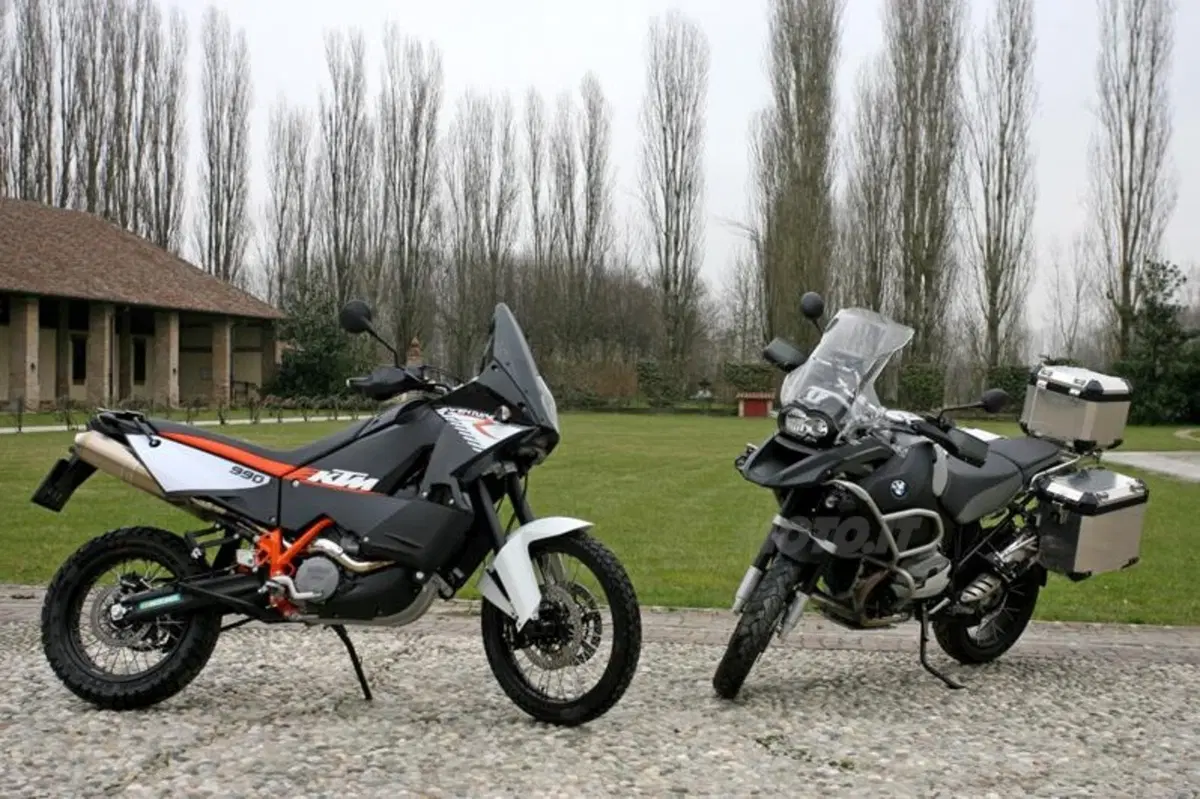 BMW R 1200 GS Adventure vs KTM 990 Adventure R (2)