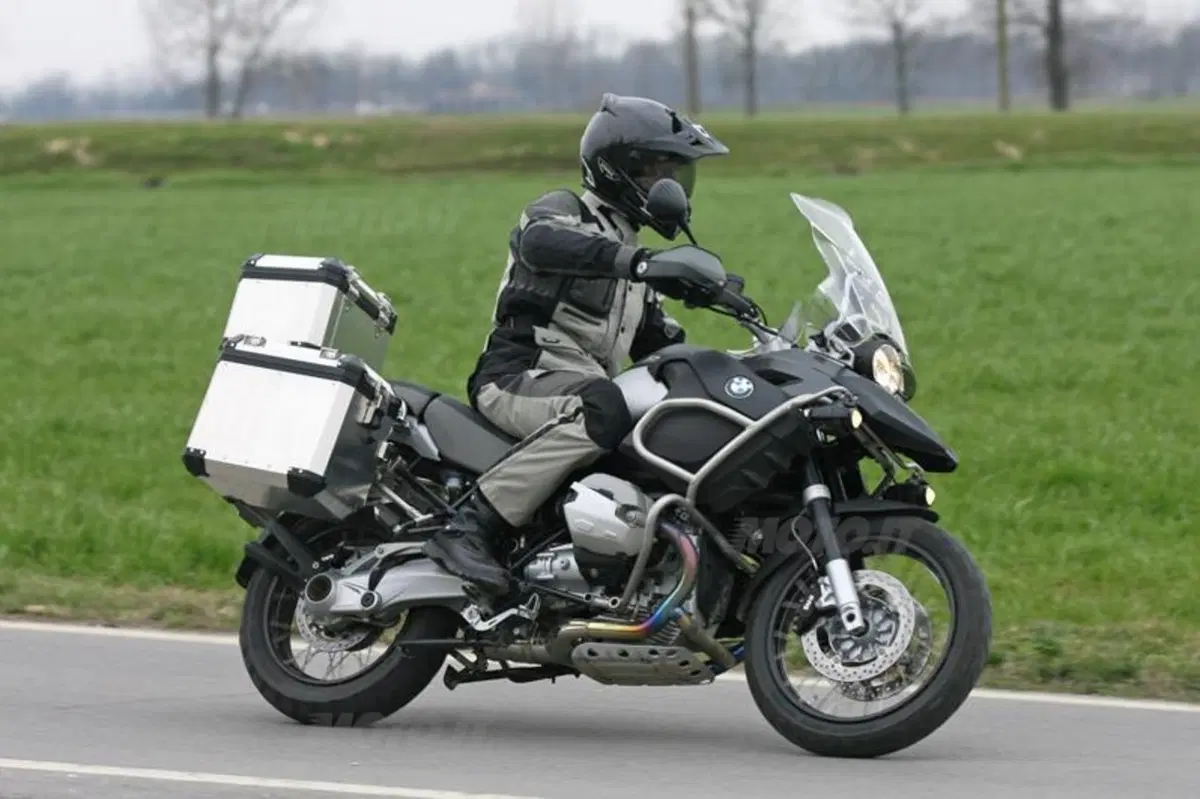 BMW R 1200 GS Adventure vs KTM 990 Adventure R (4)