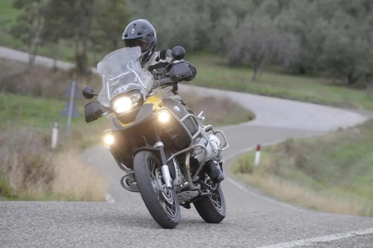 BMW R 1200 GS Adventure vs KTM 990 Adventure R (6)