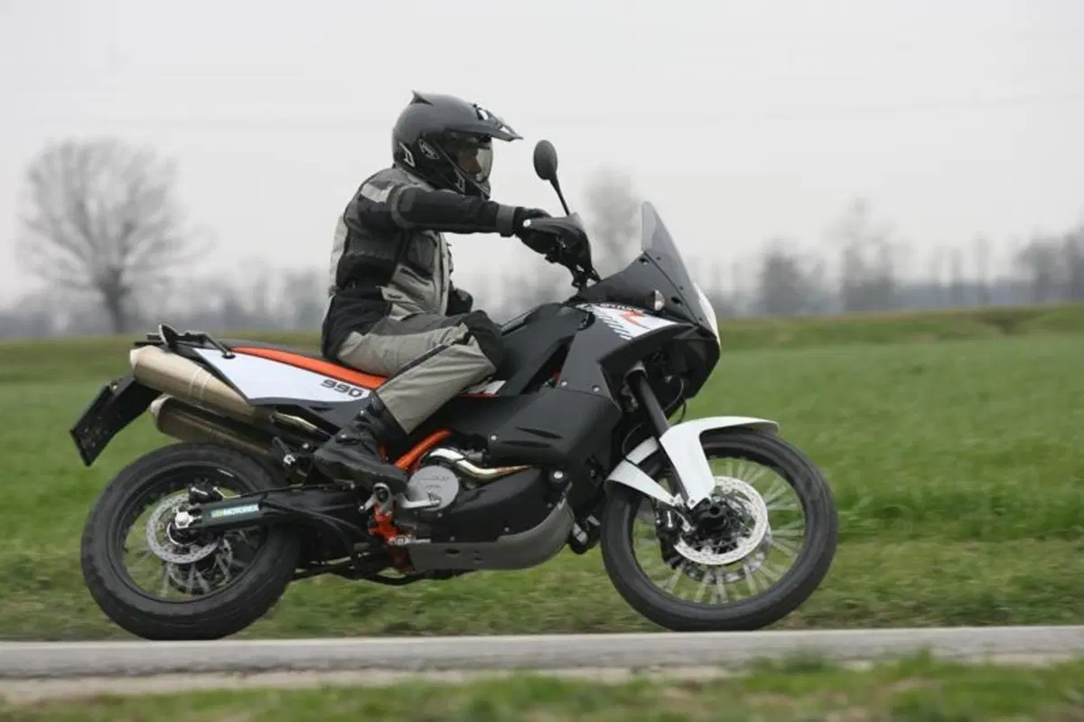 BMW R 1200 GS Adventure vs KTM 990 Adventure R (8)