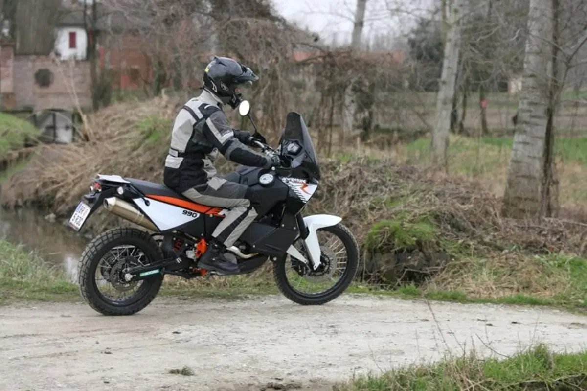 BMW R 1200 GS Adventure vs KTM 990 Adventure R (9)