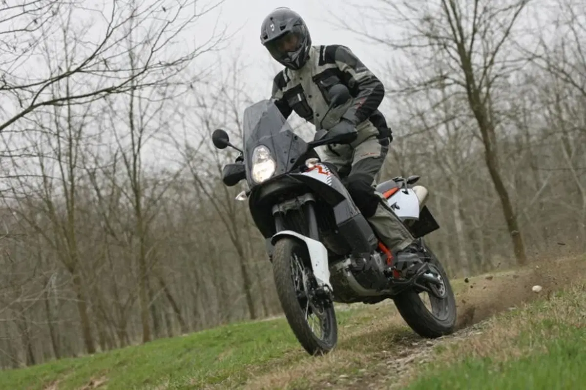 BMW R 1200 GS Adventure vs KTM 990 Adventure R (11)