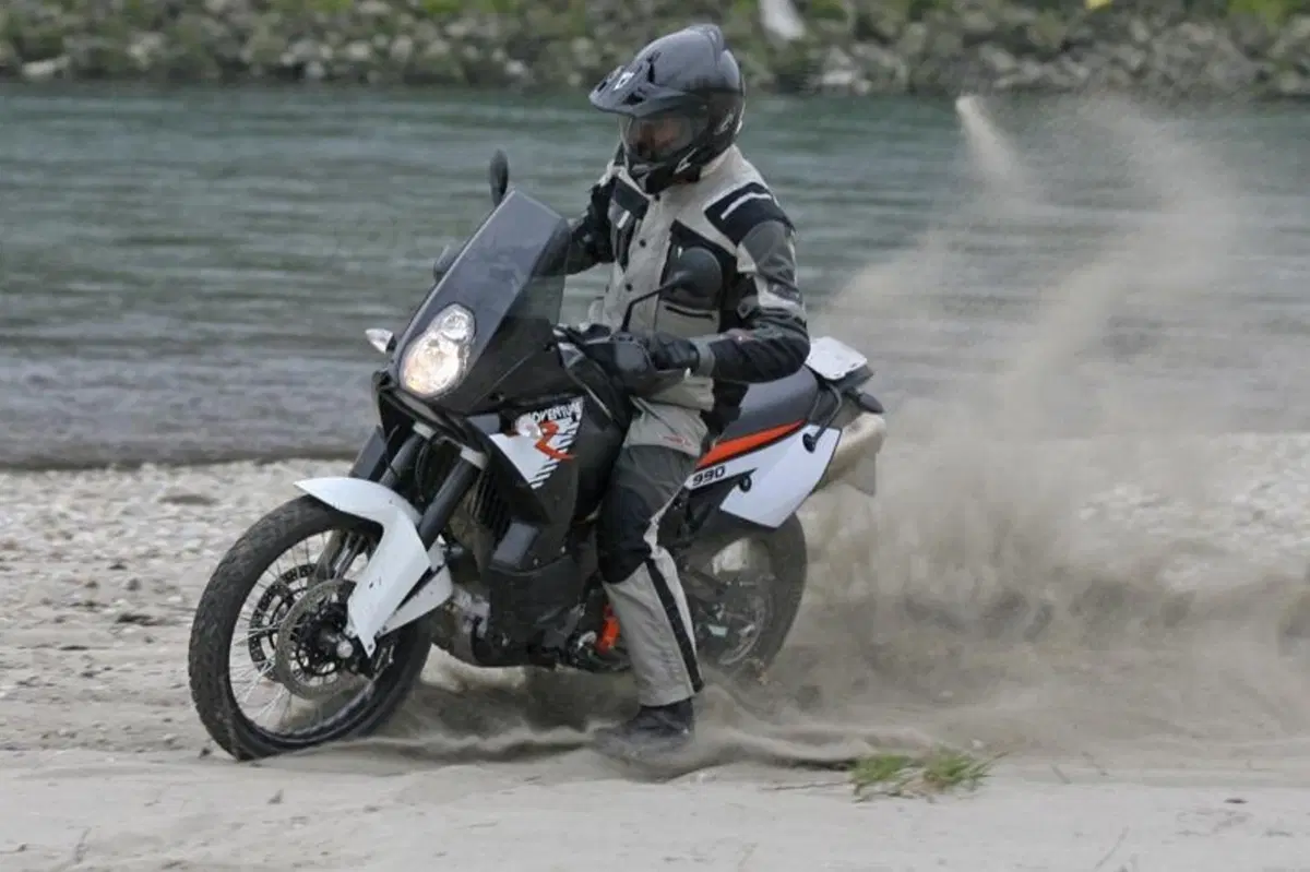 BMW R 1200 GS Adventure vs KTM 990 Adventure R (12)