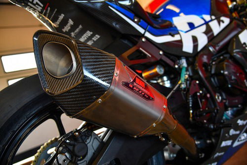 Lo scarico triovale Yoshimura R11