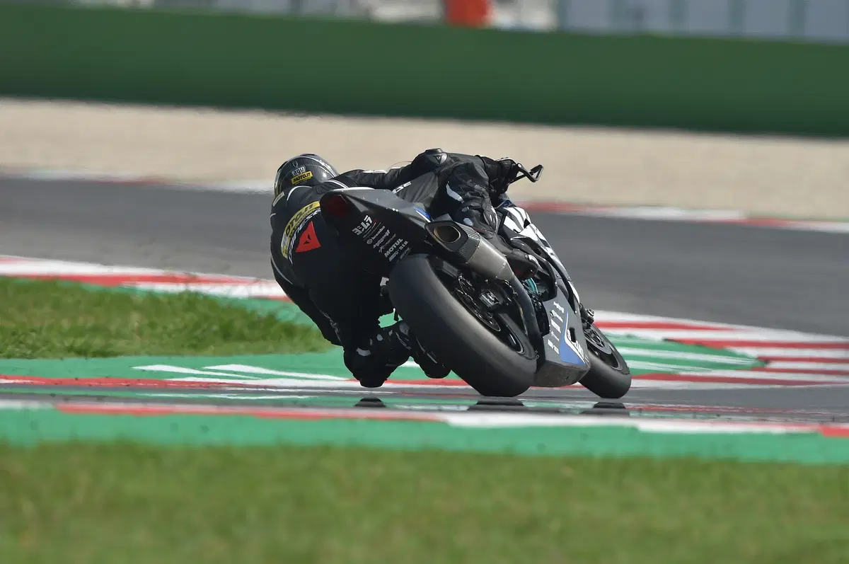 Suzuki GSX-R 1000R Ryuyo (2)